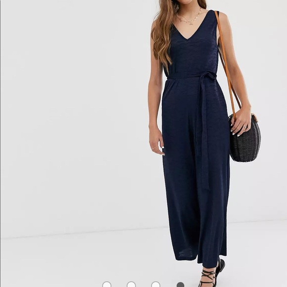 ASOS DESIGN v front v back textured sleeveless jumpsuit with tie waist (size 8) - Picture 1 of 5